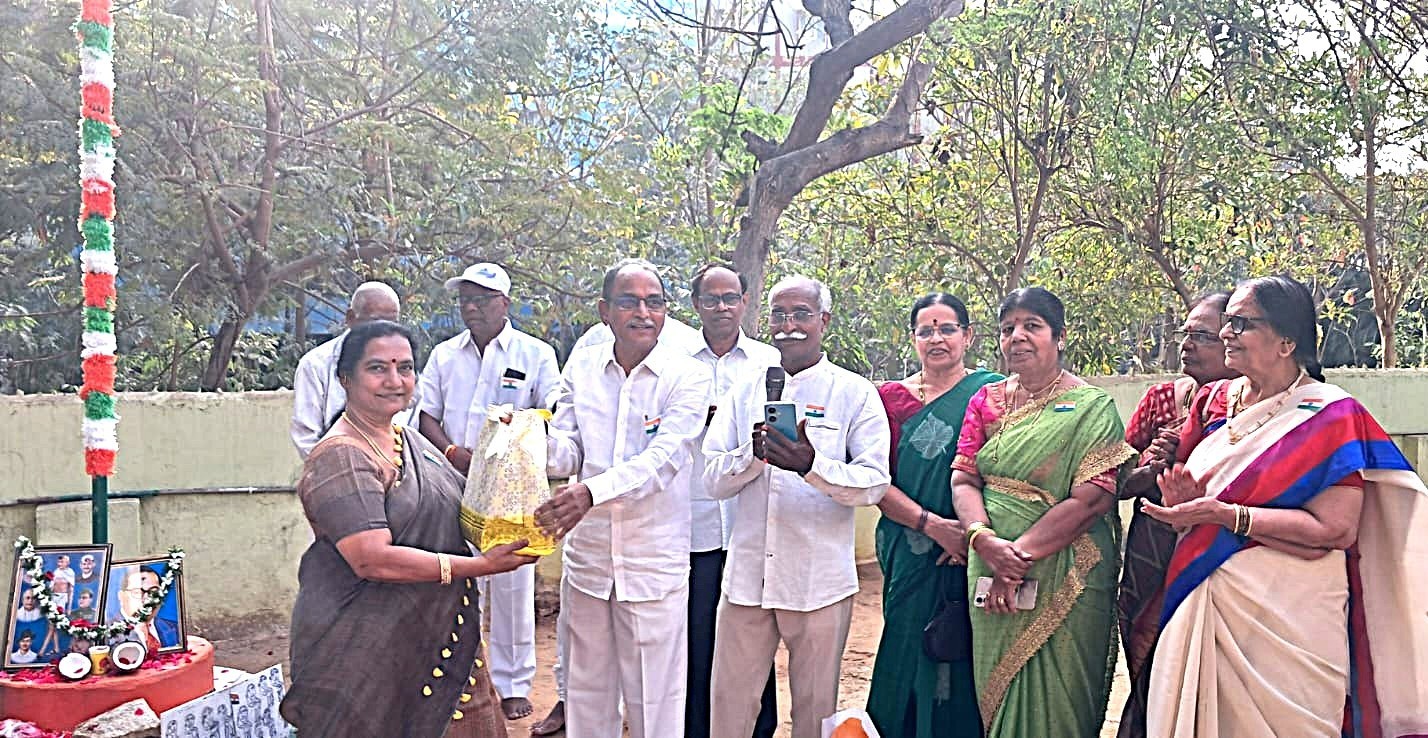 23 Smt. Rama Seeta receiving Prize in Republic day celebrations .jpeg